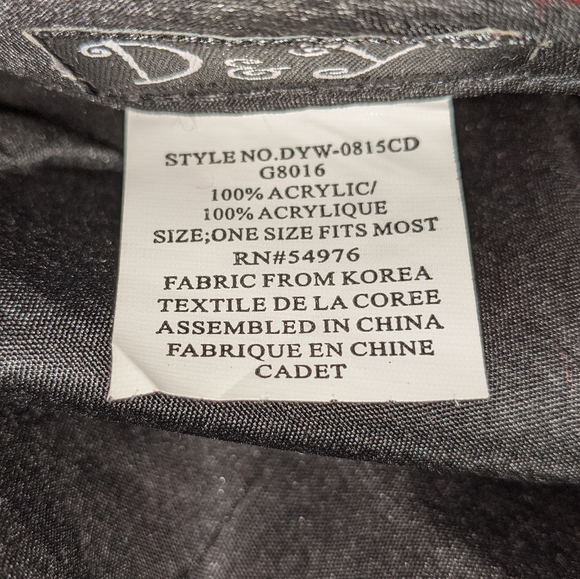 Red and black houndstooth pattern hat - Picture 2 of 2